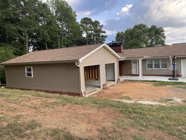 
I recently completed a project in Cartersville, Ga. We built a detached garage and breezeway for a client.