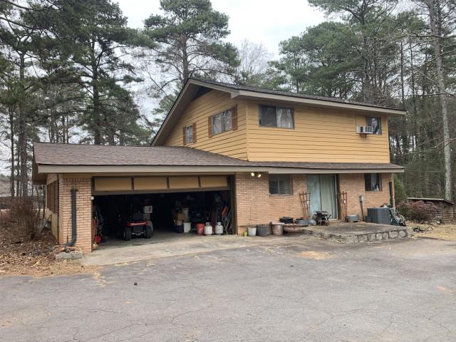 We replace the roof, gutters and siding on a house in Austell, Ga. 