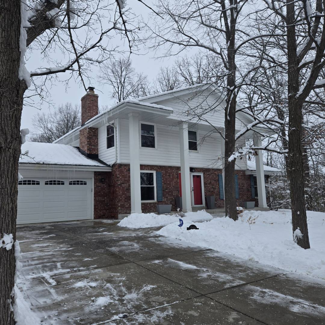 servicing fascia on house 