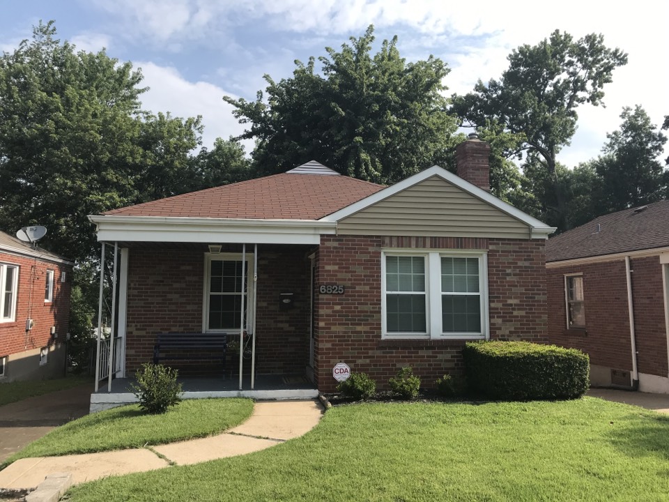 St. Louis, MO - Replacing seamless gutters on this house. St. Louis, MO - Replacing seamless gutters on this house.