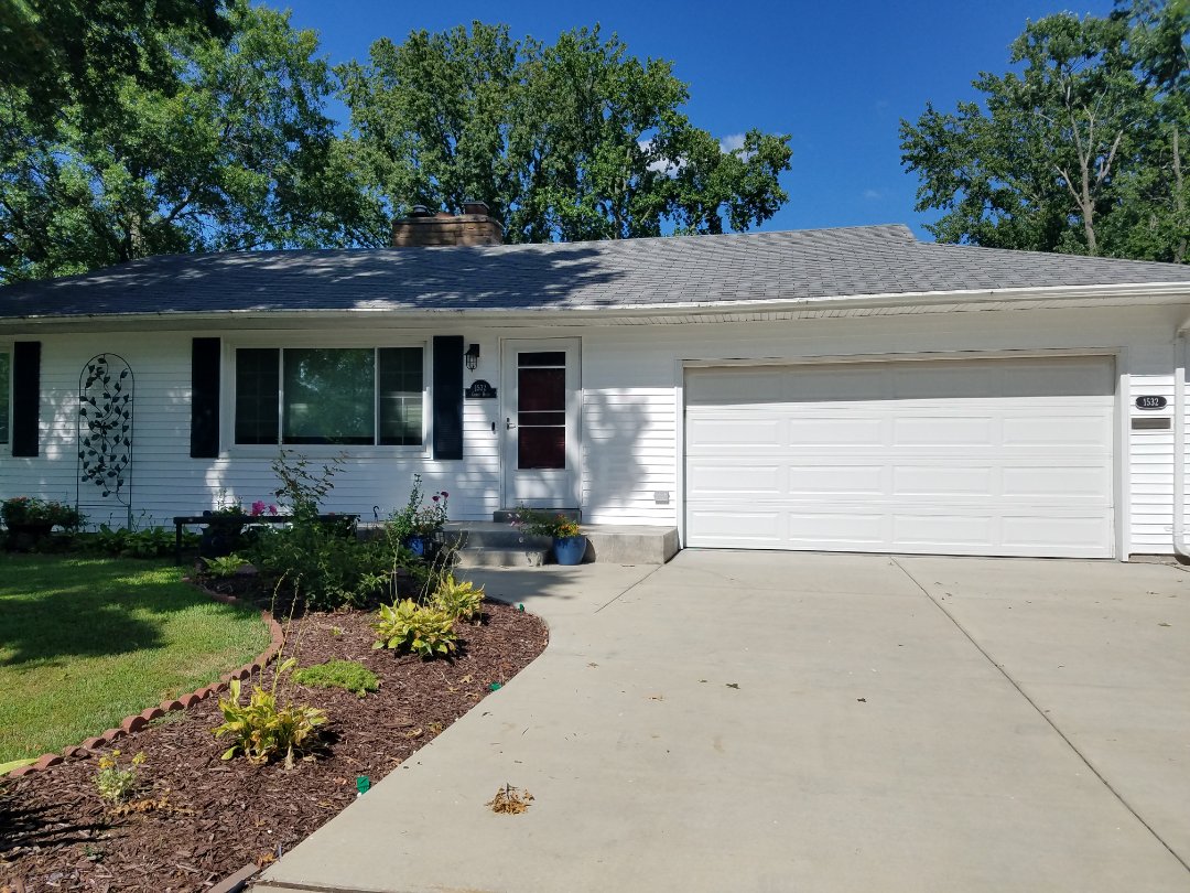Webster Groves, MO - EBS is installing new Certainteed Mainstreet Vinyl siding on this home. Webster Groves, MO - EBS is installing new Certainteed Mainstreet Vinyl siding on this home.