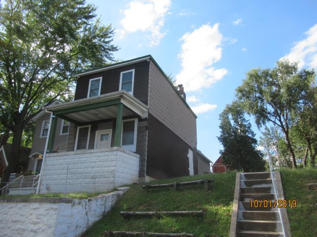 St. Louis, MO - EBS is working with this customer to remove old steel "in-set" gutters, install new gutter boards and 6" Seamless Aluminum Gutters. St. Louis, MO - EBS is working with this customer to remove old steel "in-set" gutters, install new gutter boards and 6" Seamless Aluminum Gutters.