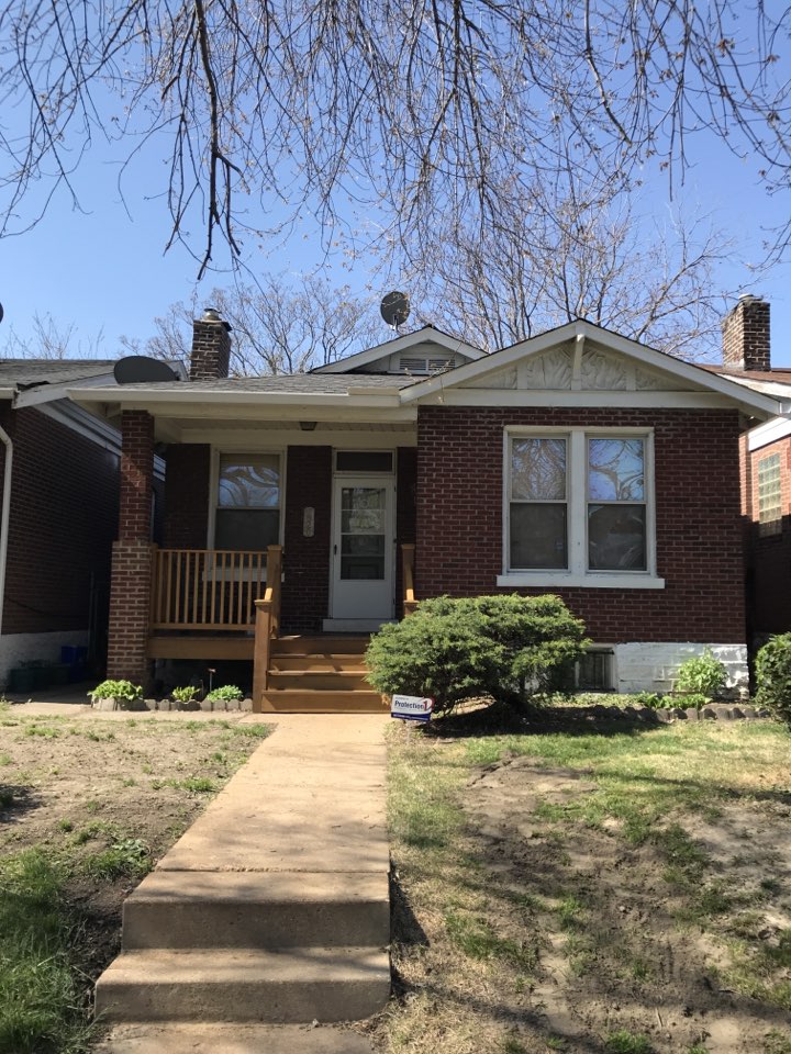 St. Louis, MO - Replacing roof with certainteed Landmark shingles St. Louis, MO - Replacing roof with certainteed Landmark shingles