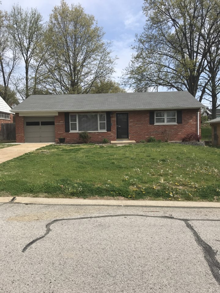 St. Louis, MO - Removing 2 layers of existing roof and installing new asphalt shingles to make insurance company happy. St. Louis, MO - Removing 2 layers of existing roof and installing new asphalt shingles to make insurance company happy.