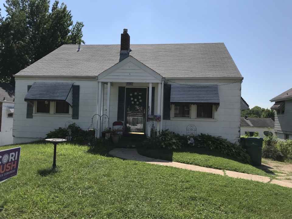 Jennings, MO - Updating house with Mastic Carvedwood vinyl siding Jennings, MO - Updating house with Mastic Carvedwood vinyl siding