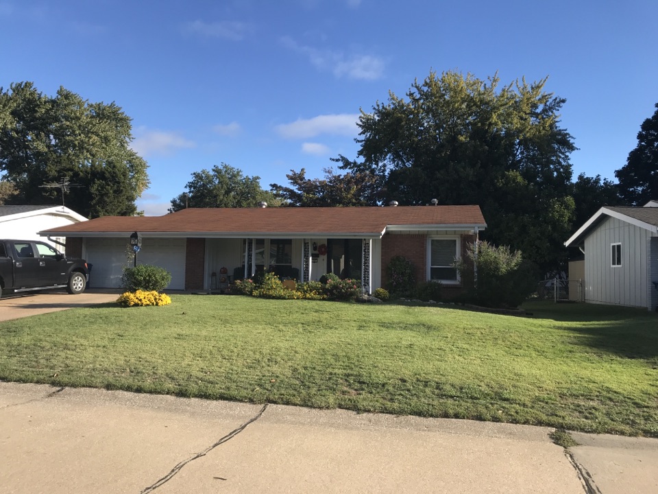 Hazelwood, MO - Pricing to replace old roof using Certainteed landmark shingles Hazelwood, MO - Pricing to replace old roof using Certainteed landmark shingles