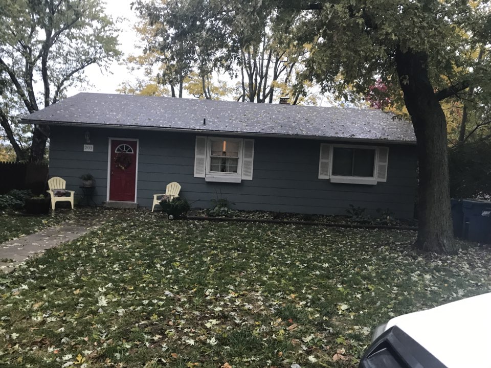 Maryland Heights, MO - Pricing to install mastic carved wood vinyl siding over existing wood siding. Maryland Heights, MO - Pricing to install mastic carved wood vinyl siding over existing wood siding.