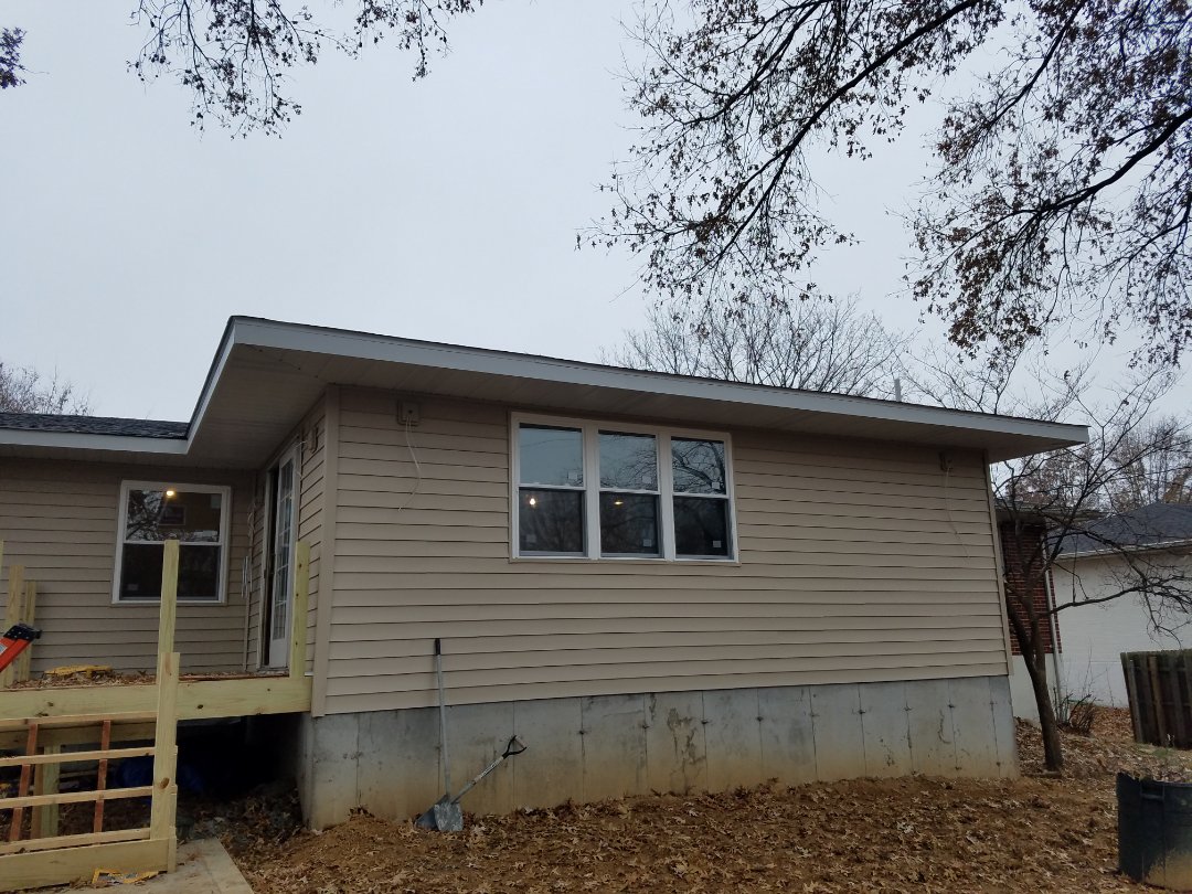 St. Louis, MO - EBS just completed a CertainTeed "Mainstreet" vinyl siding installation on a room addition. St. Louis, MO - EBS just completed a CertainTeed "Mainstreet" vinyl siding installation on a room addition.