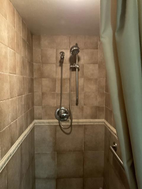 Removed damaged hand held and installed new hand held , checked and tested and no leaks
 Removed damaged hand held and installed new hand held , checked and tested and no leaks