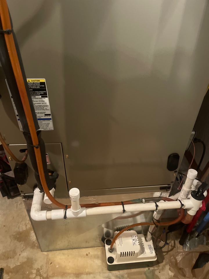 Carrier comfortmaker heat pump furnace heating & AC air conditioning system replacement installation Lothian Maryland 20711