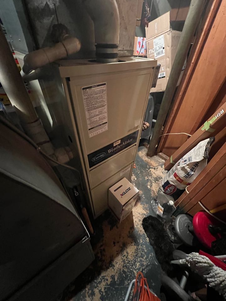 Carrier Weathermaker 8000 gas furnace heating & AC air conditioning system replacement installation Hillcrest Heights Maryland 20748