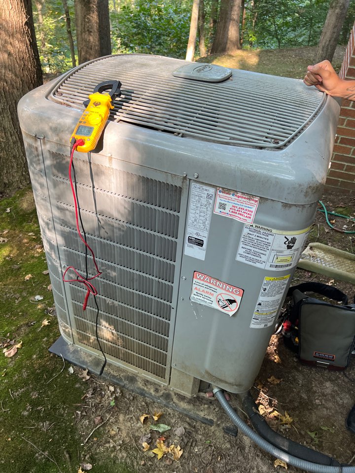 Carrier heat pump system for air-conditioning and heating service repair call in Owings Maryland