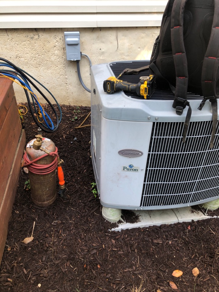 Carrier Comfortmaker heat pump furnace heating & AC air conditioning system replacement installation Riva Maryland 21140
