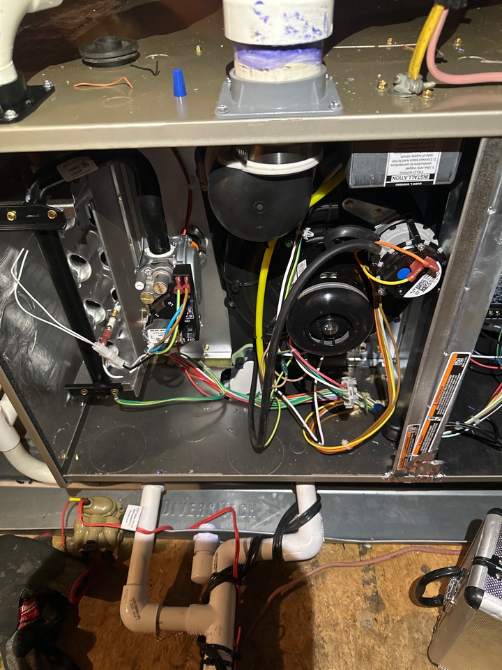 Carrier Comfortmaker propane gas furnace heating & AC air conditioning system replacement installation Riva Maryland 21140