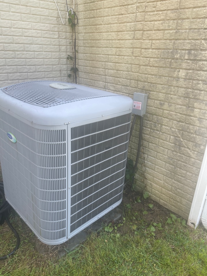 Carrier Comfortmaker heat pump furnace heating & AC air conditioning system repair service call Owings Maryland MD 20736