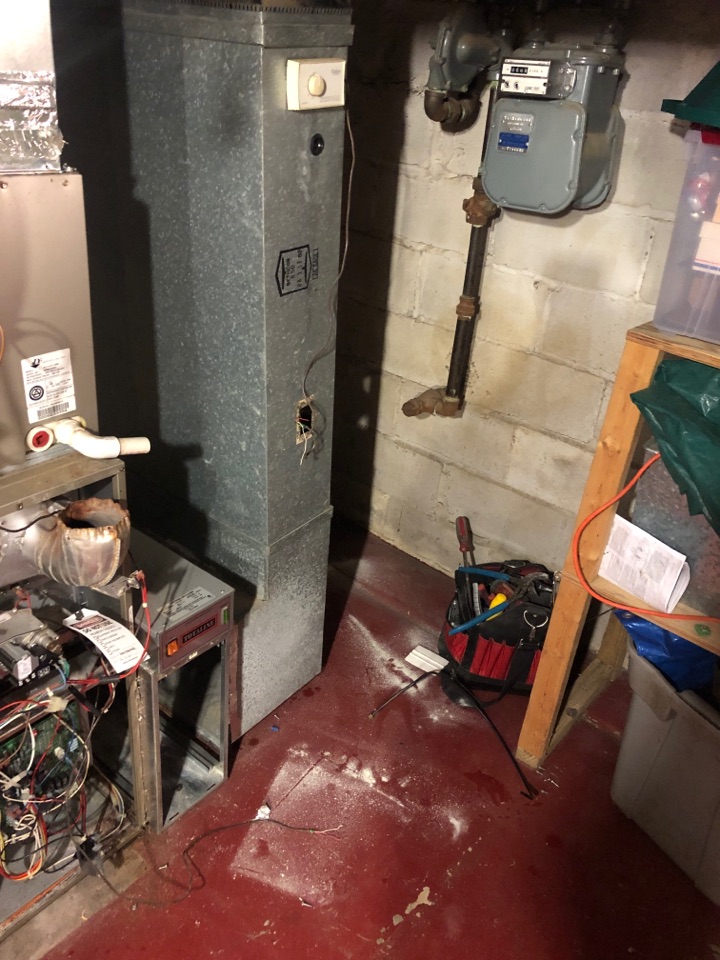 Carrier Weathermaker 8000 gas furnace heating & AC system replacement installation Hyattsville Maryland 20781