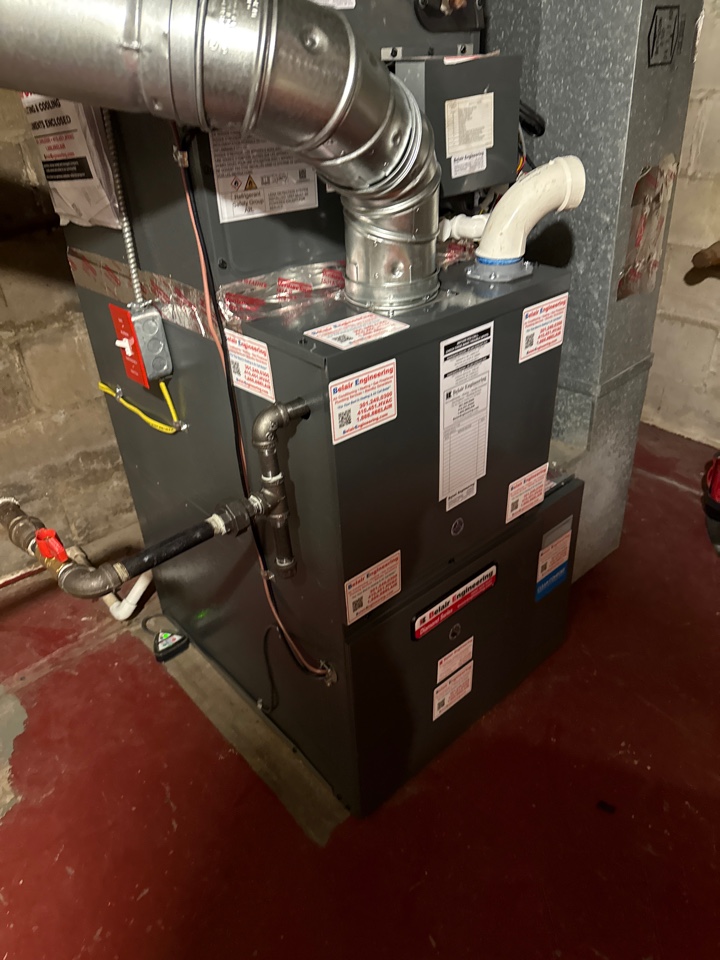 Carrier Crusader gas furnace heating & AC system replacement installation Hyattsville Maryland 20781