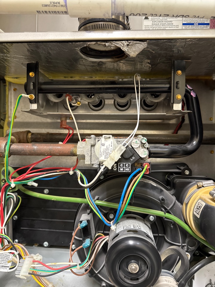 Annapolis, MD - Carrier Crusader gas furnace heating & AC system repair service call Annapolis Maryland 21401 Annapolis, MD - Carrier Crusader gas furnace heating & AC system repair service call Annapolis Maryland 21401