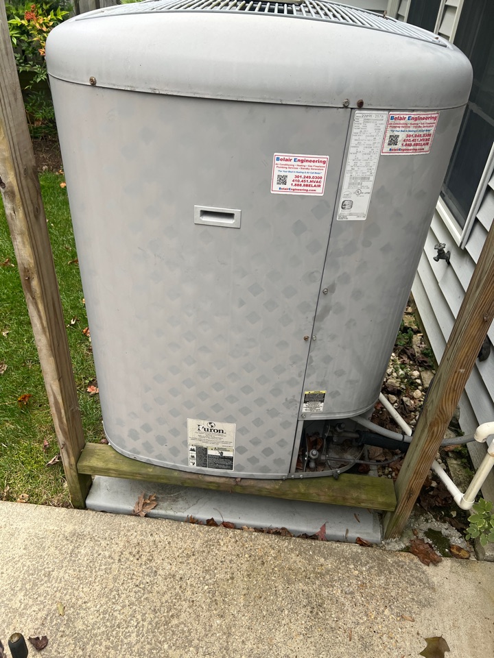 Annapolis, MD - Carrier Comfortmaker heat pump furnace heating & AC system repair service call Annapolis Maryland 21401 Annapolis, MD - Carrier Comfortmaker heat pump furnace heating & AC system repair service call Annapolis Maryland 21401