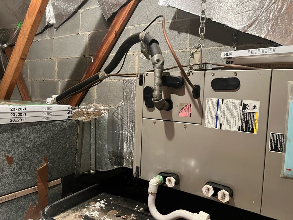 Carrier Comfortmaker heat pump furnace heating & AC system replacement installation Hillcrest Heights Maryland 20746