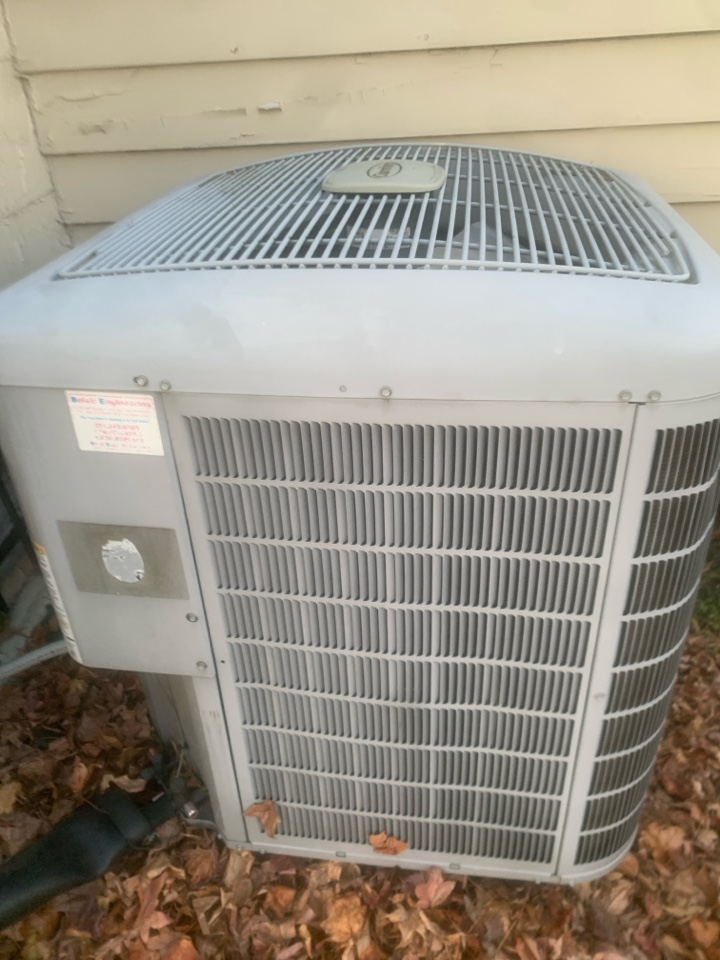 Carrier Comfortmaker heat pump furnace heating & air conditioning system replacement installation Oxon Hill Maryland 20745