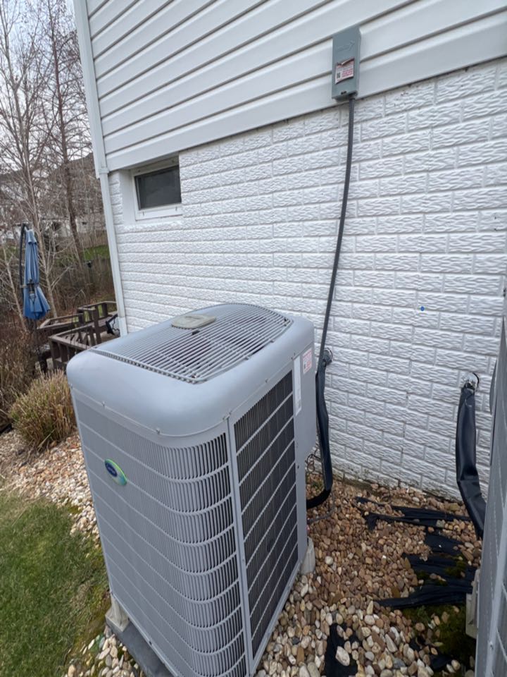 Carrier Comfortmaker heat pump furnace heating & AC air conditioning system repair service call Chesapeake Beach Maryland 20732