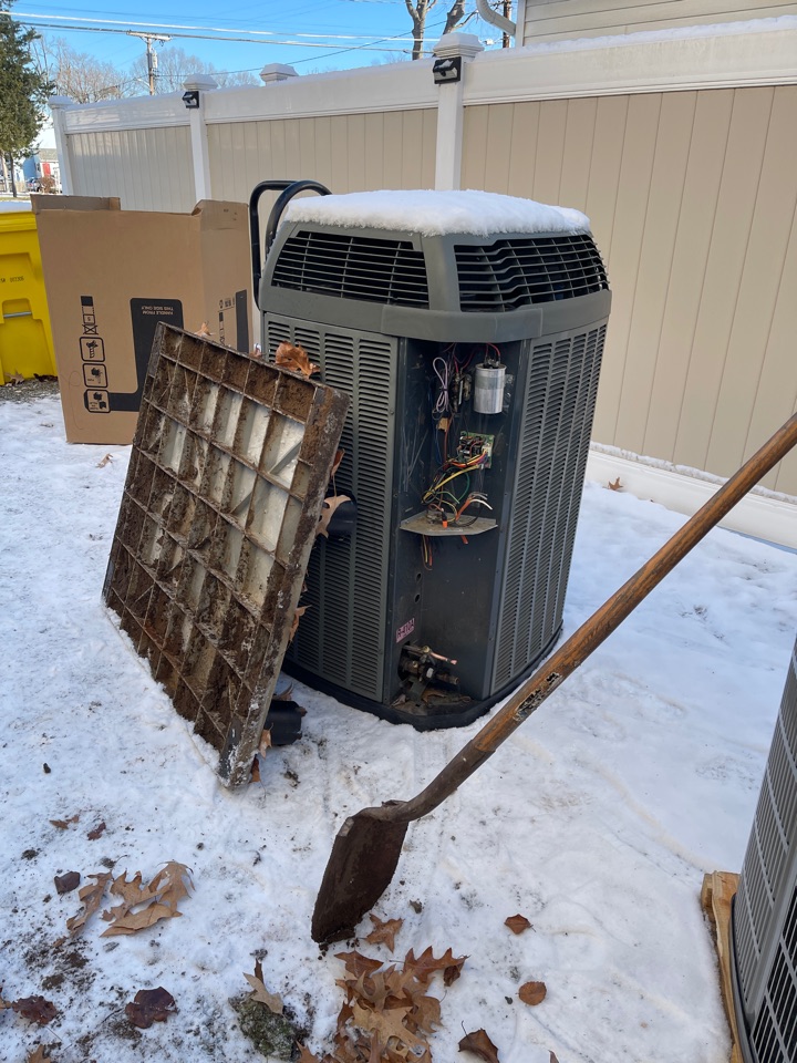 Trane Airtemp heat pump furnace heating & AC air conditioning system replacement installation Shady Side Maryland 20764