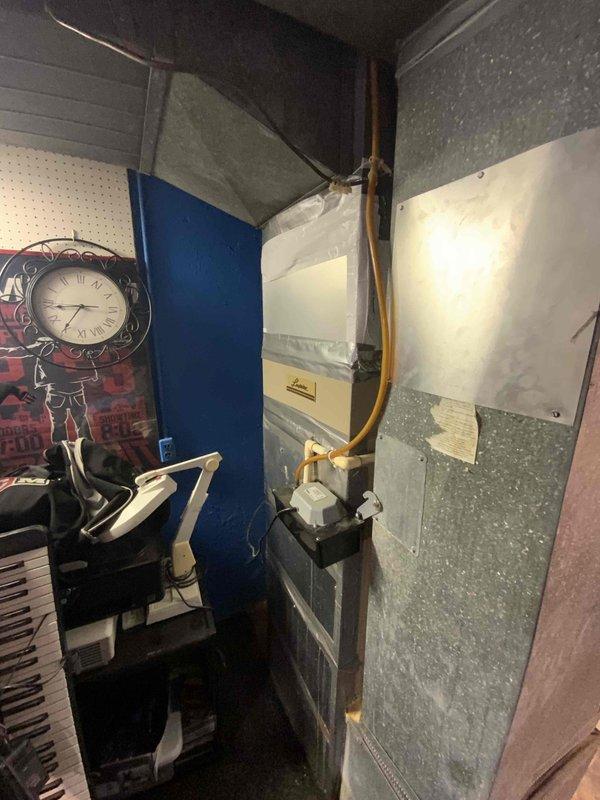 Conducted comprehensive HVAC replacement assessment for 20+ year old system with non-functional A/C and operational furnace. Evaluated existing natural gas furnace setup in basement location, inspected utility connections including gas meter and electrical components. Customer is comparing quotes from multiple providers.