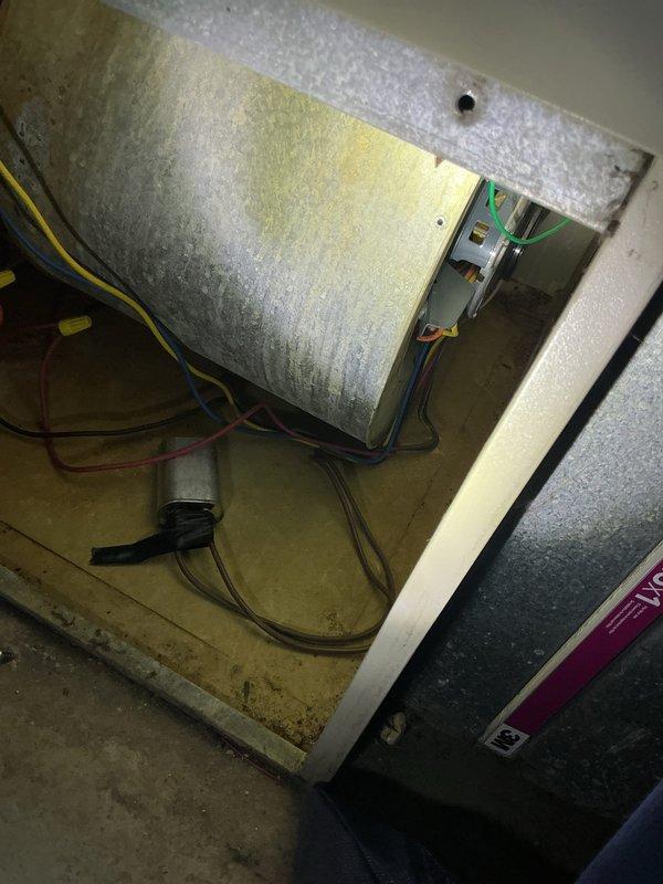 Completed routine Air Care Cooling maintenance inspection on HVAC system. Accessed air handling unit cabinet, inspected electrical components and control board with all wire connections secure and functioning properly. Verified thermostat operation displaying 67°F setpoint with proper communication to system. Unit operational with no deficiencies noted requiring immediate attention.