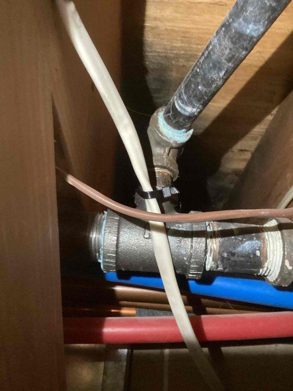 Responded to communication issue between thermostat and smart hub on 2022 furnace system located in basement. Performed diagnostic troubleshooting on stat connectivity, verified wiring connections, and tested communication protocol between thermostat and hub interface. Confirmed system operational and restored proper communication between devices.