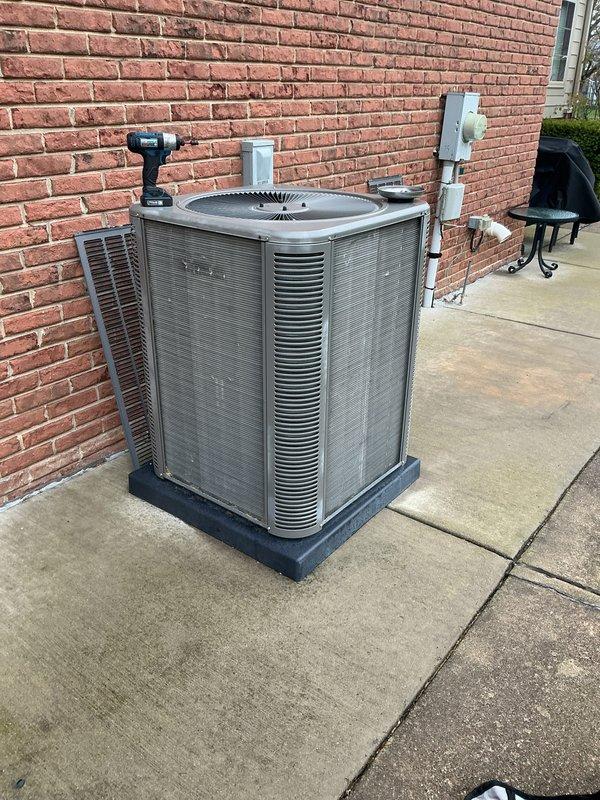 Performed routine annual maintenance on residential air conditioning condenser unit. Completed comprehensive inspection of outdoor unit including visual assessment of housing, electrical connections, refrigerant lines, and disconnect box. Unit found to be in proper operating condition with all components functioning as designed.