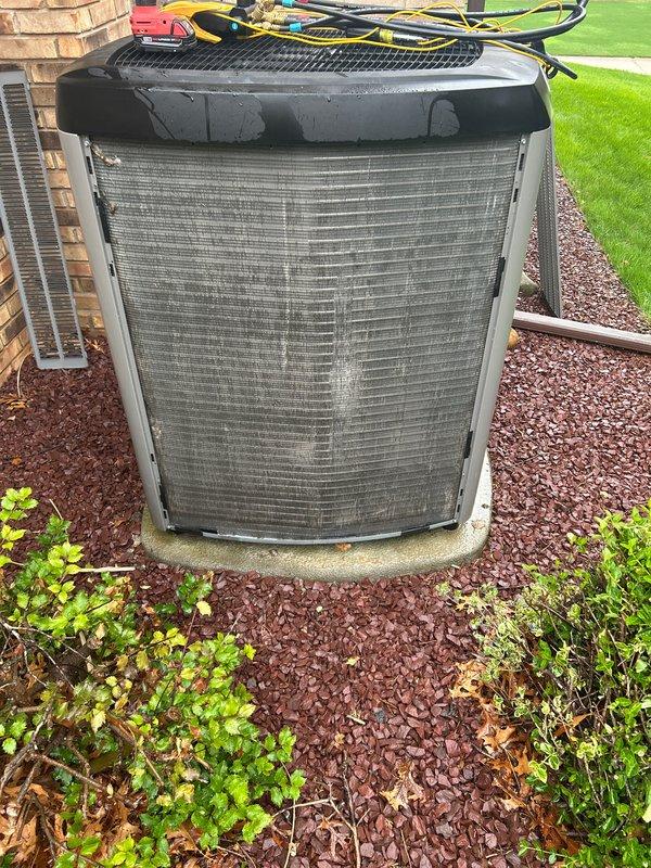 Performed comprehensive air conditioning maintenance callback to address customer concerns with previous service. Completed thorough system evaluation including electrical testing, refrigerant line inspection, and condenser unit assessment. Unit found operating properly with all components functioning within normal parameters. Took detailed documentation photos for service records.