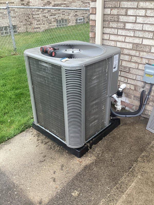 Completed scheduled Air Care Cooling maintenance on residential outdoor condensing unit. Performed comprehensive system inspection, verified proper operation of compressor and condenser fan motor, checked refrigerant levels and electrical connections, and cleaned condenser coils to ensure optimal heat transfer efficiency.