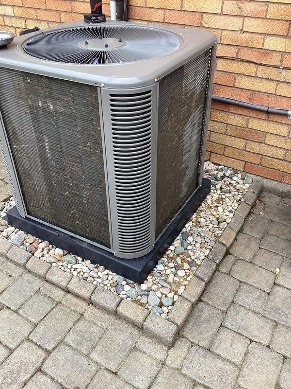 Completed routine Air Care Maintenance on residential outdoor condensing unit. Performed comprehensive system inspection, verified operational status of compressor and condenser fan motor, checked refrigerant levels, and cleaned condenser coils. Unit found in good working condition with no immediate repairs needed.