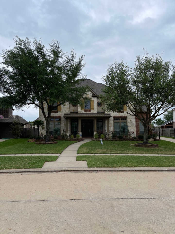 New roof installation finished in Cypress, TX. Max Def Weathered Wood looks great.