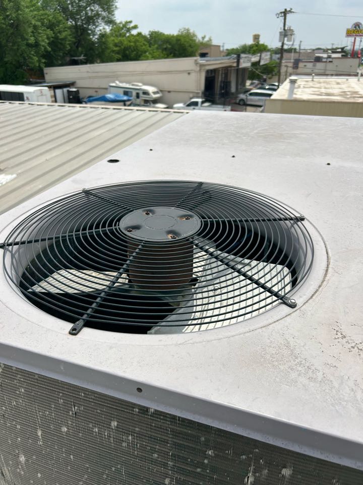 Commercial rooftop HVAC repair 