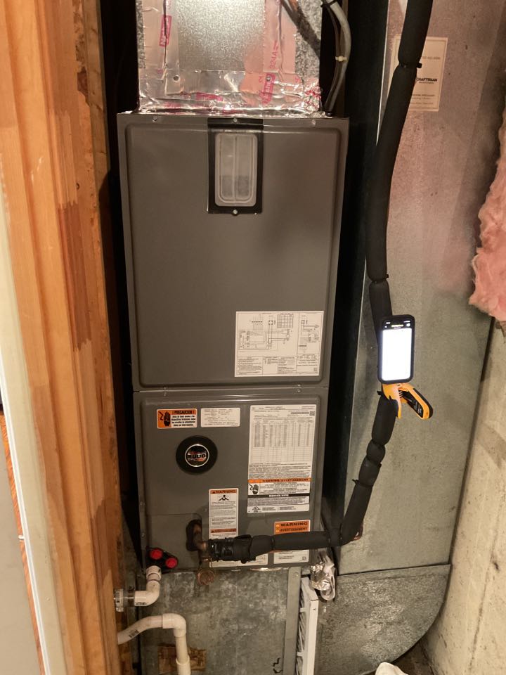 Centreville, VA - Perform service repair on Ruud heat pump system