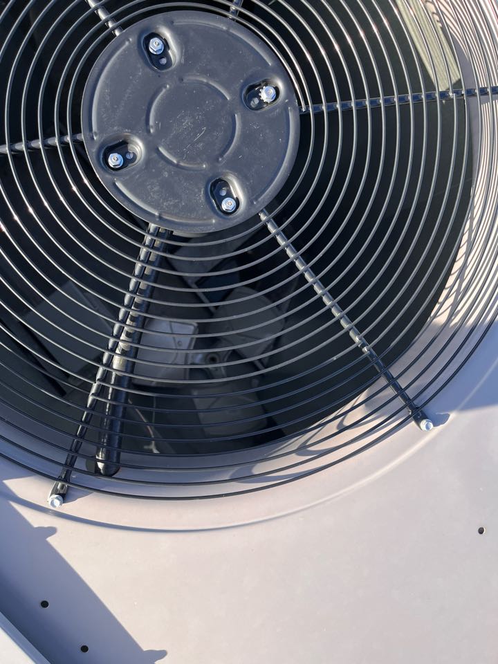 Carrier commercial AC, thermostat is blank, commercial ac not cooling, Carrier rooftop not cooling, Blown fuse ac unit, fan motor not spinning.