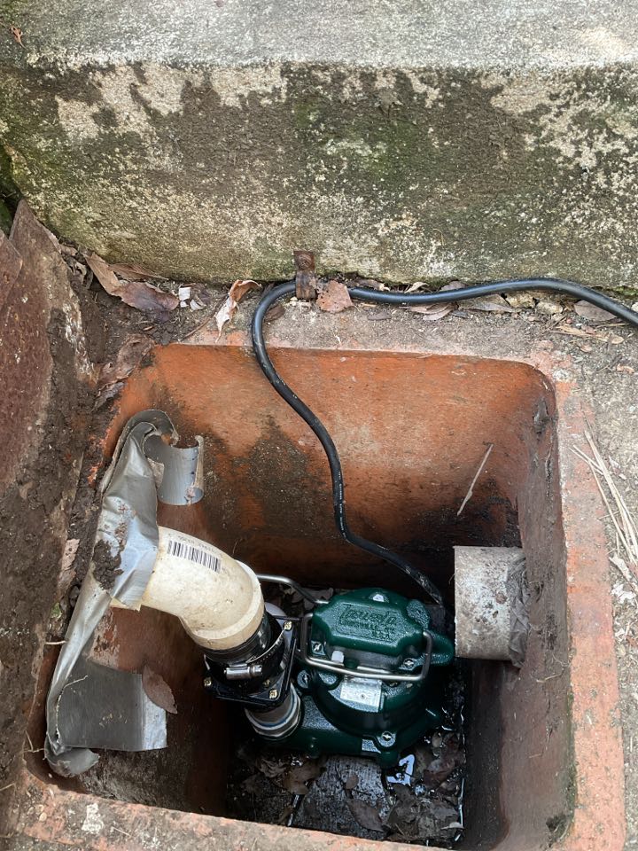 Electrician, master electrician, replace outlet, replace GFCI, tripping outside outlets, outside outlets not working, replace sump pumps, sump pump not working, Zoller, Leviton, Luton, ring doorbell button, camera doorbell, Ring.