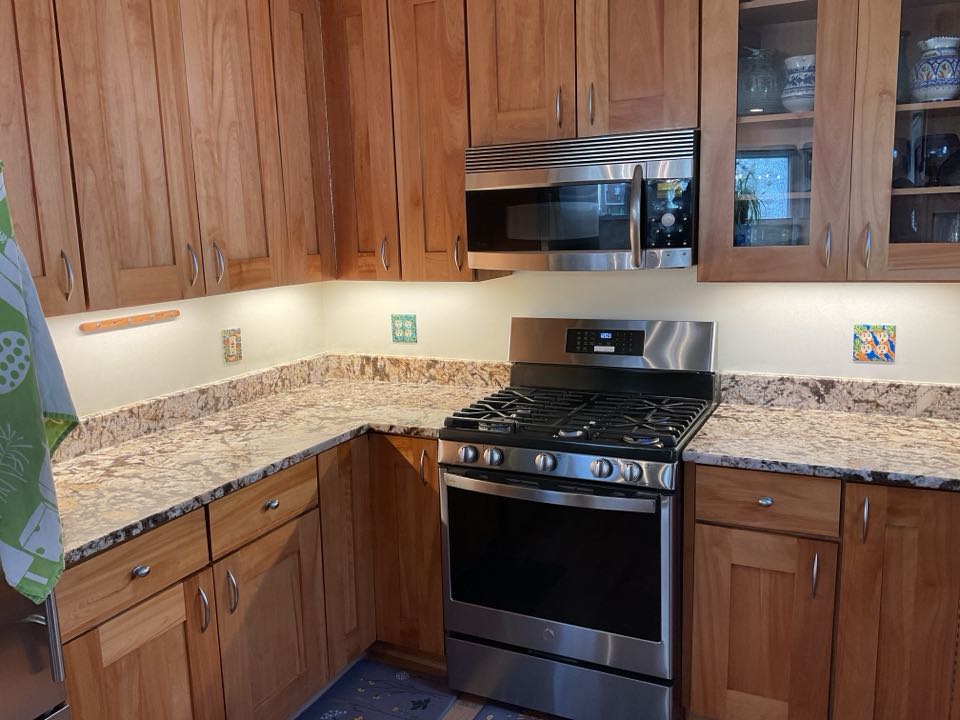 Arlington, VA - Electrician, master electrician, under the cabinet lights, replace kitchen lights.