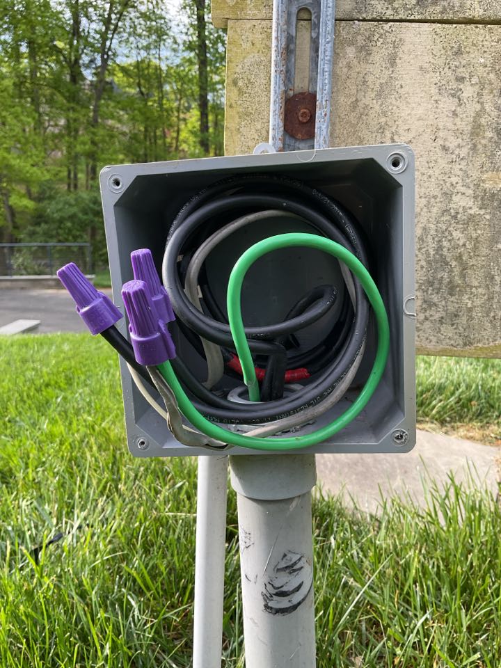 Great Falls, VA - Electrician, master electrician, replace breaker, square D, aluminum wires.