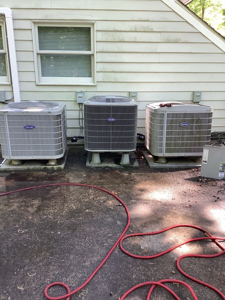 Great Falls, VA - Carrier Heat Pump, Heat Pump Maintenance. Club Membership, Maintenance Agreement, Summer A/C Tune Up, Capacitor Replacement, Mitsubishi Ductless Heat Pump.  Cooling Check 