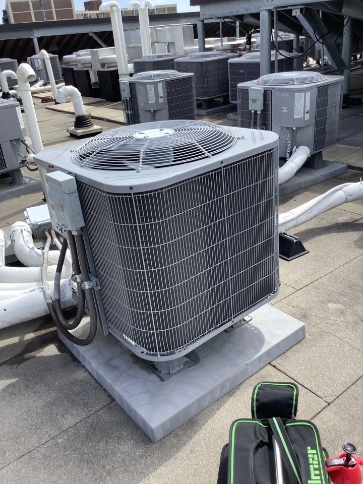 McLean, VA - Carrier, A/C Maintenance, A/C Not Cooling Properly, Low Refrigerant, Club Membership, A/C Cooling Check, Summer A/C Tuneup