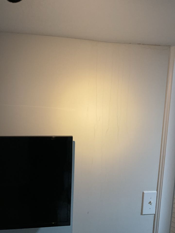Alexandria, VA - Electrician, master electrician, HVAC, Goodman, ducks sweating.