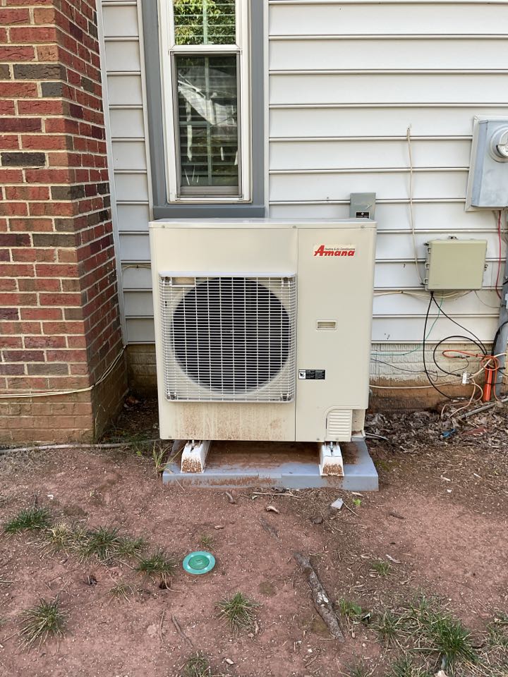 Fairfax, VA - Electrician, master, electrician, HVAC, replace breaker, AC maintenance, heat pump. 