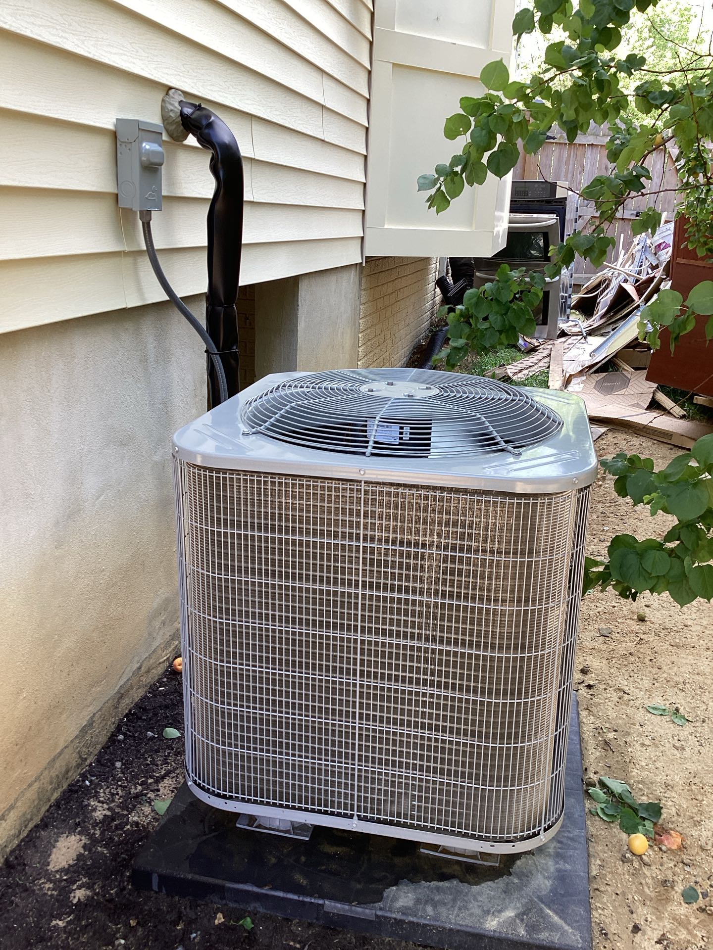 Woodbridge, VA - Carrier A/C, Carrier Heat Pump, Thermostat Installation, Club Membership.Maintenance Agreement, Summer Cooling Check