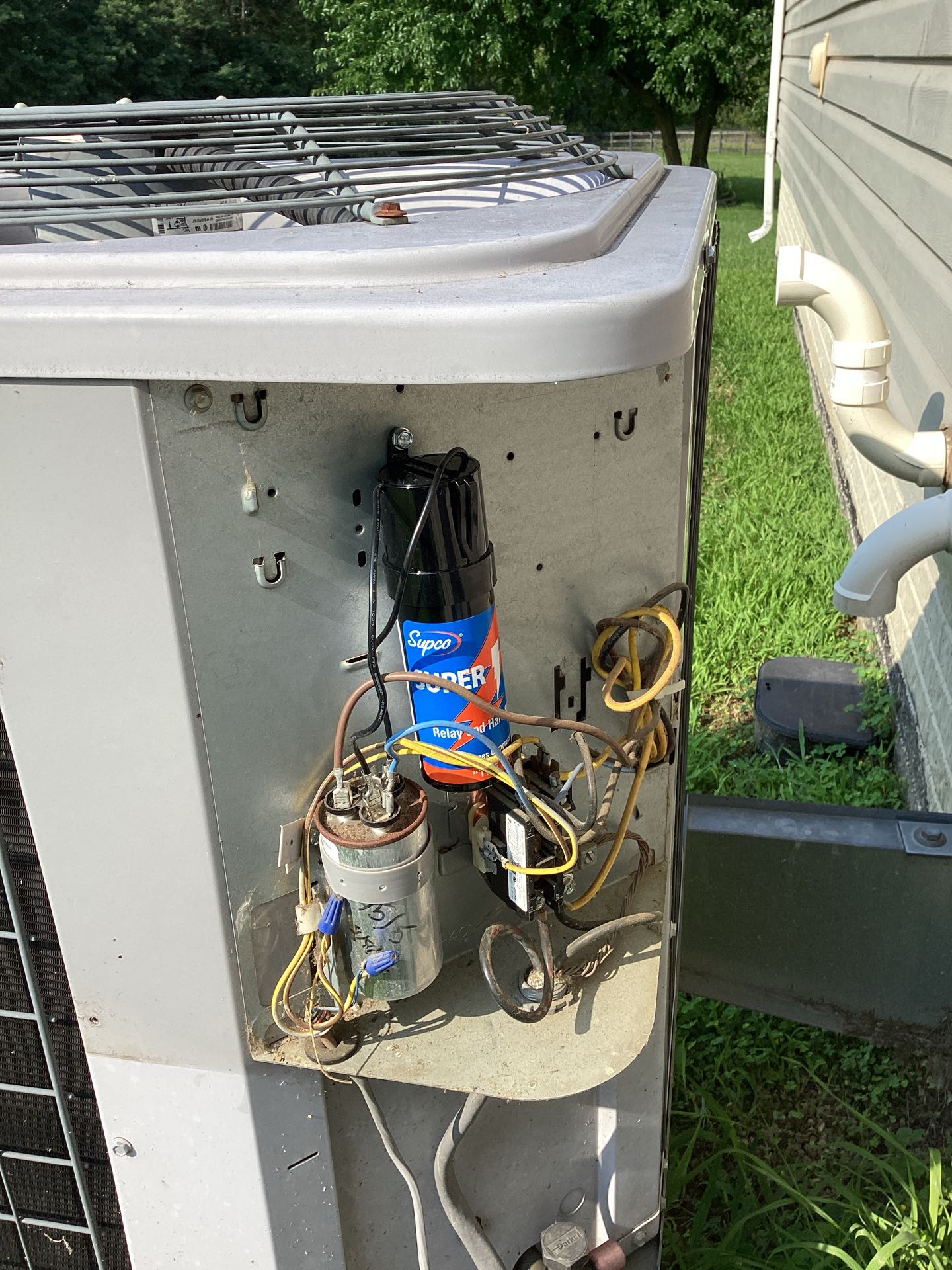 Lovettsville, VA - Hard Start Capacitor, Comfortmaker A/C, Hard Start Capacitor Installation 
