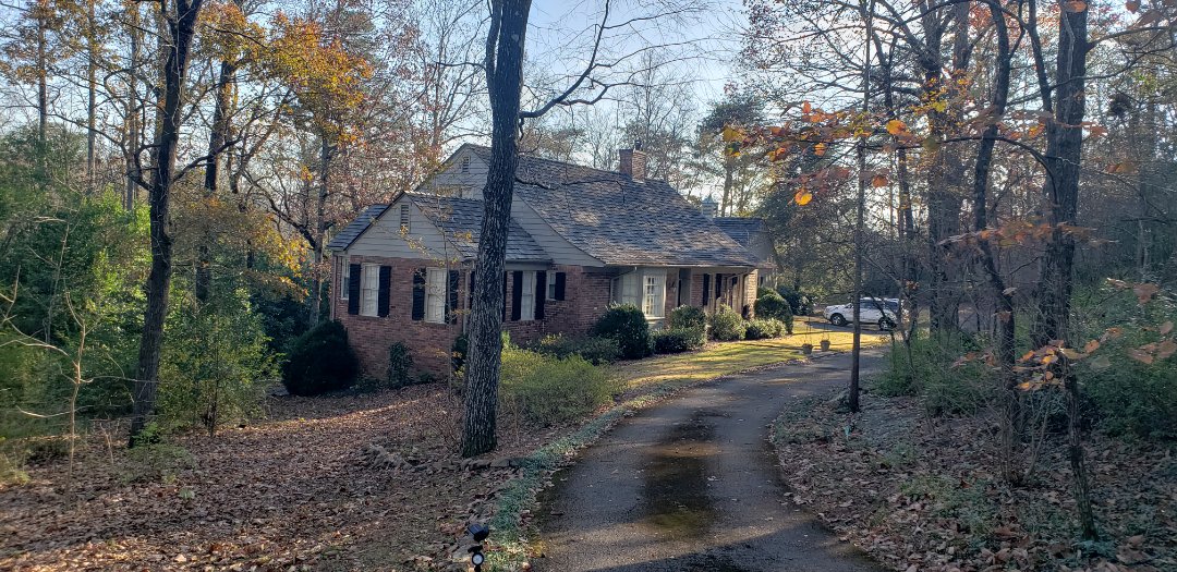 Birmingham, AL - More heavy cedar shake from a couple of years ago in Mountain Brook. Cedar shake has really become popular! Birmingham, AL - More heavy cedar shake from a couple of years ago in Mountain Brook. Cedar shake has really become popular!