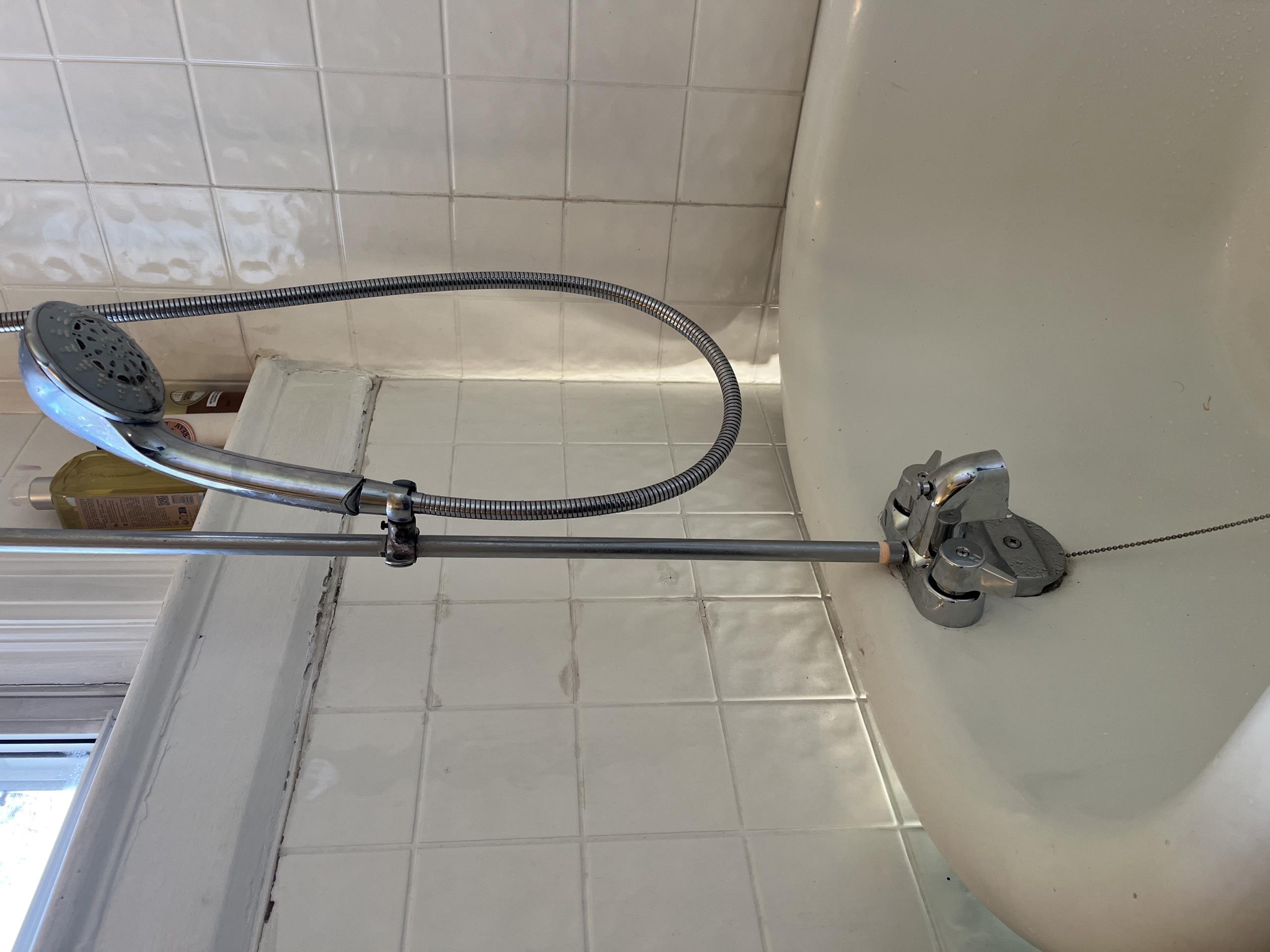 Old Toronto, ON - install tub faucet