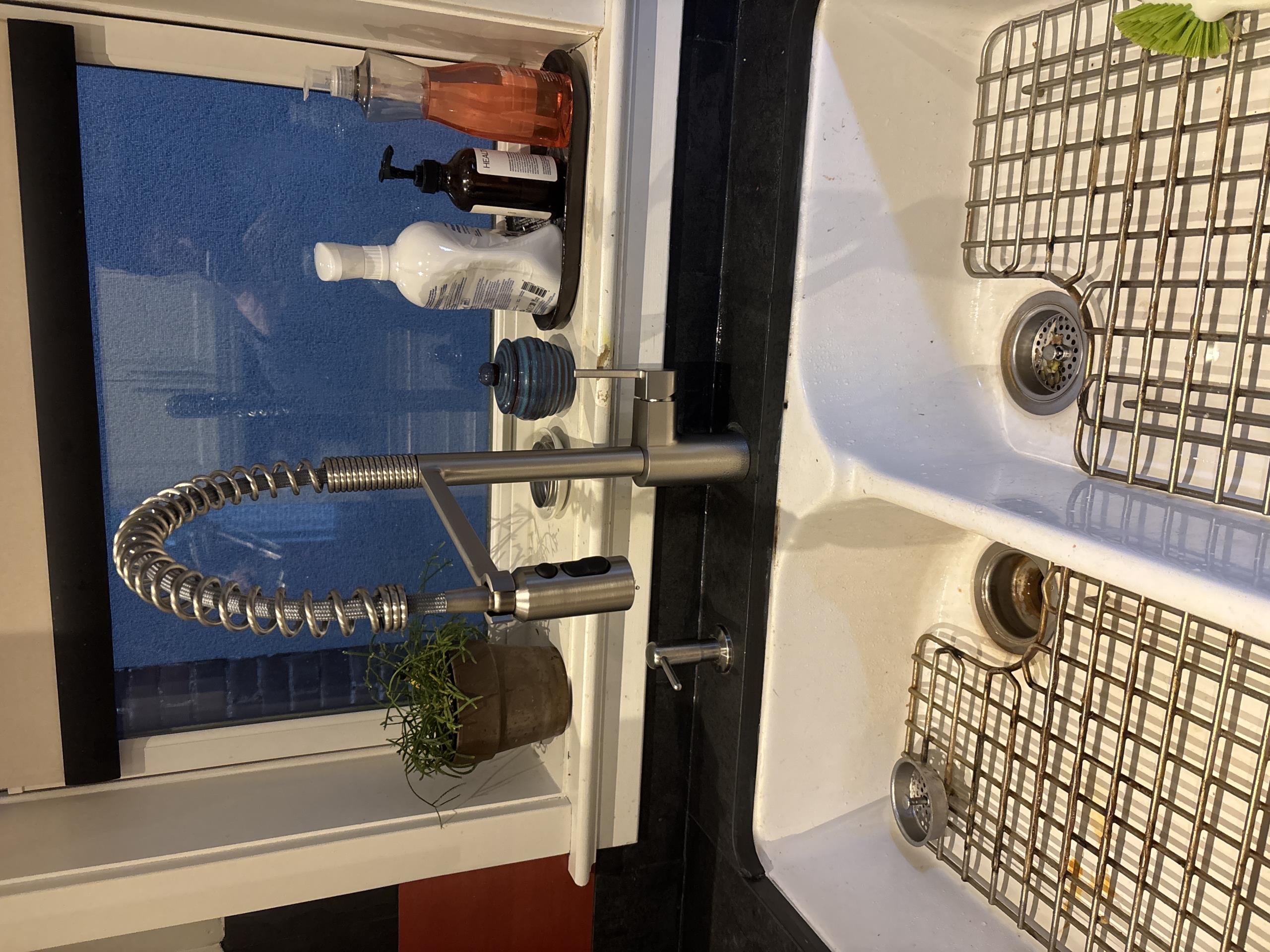 Old Toronto, ON - Install kitchen faucet